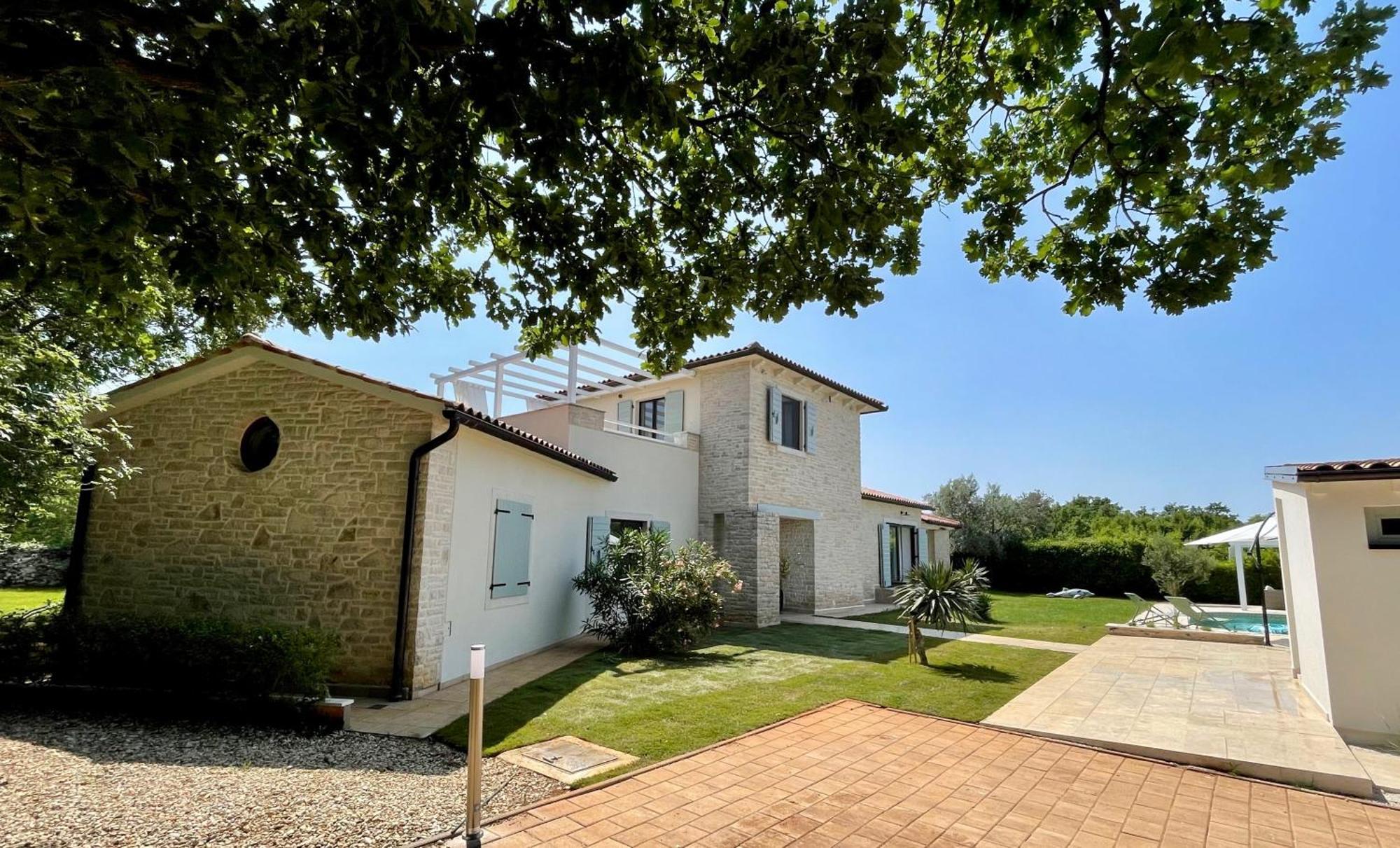 Luxury Villa In Istria - 9,000 Sqm Private Estate With Pool & Sauna, 15 Min To Sea, Near Fazana, 3 Bedrooms Juršići エクステリア 写真
