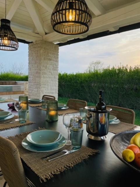 Luxury Villa In Istria - 9,000 Sqm Private Estate With Pool & Sauna, 15 Min To Sea, Near Fazana, 3 Bedrooms Juršići エクステリア 写真