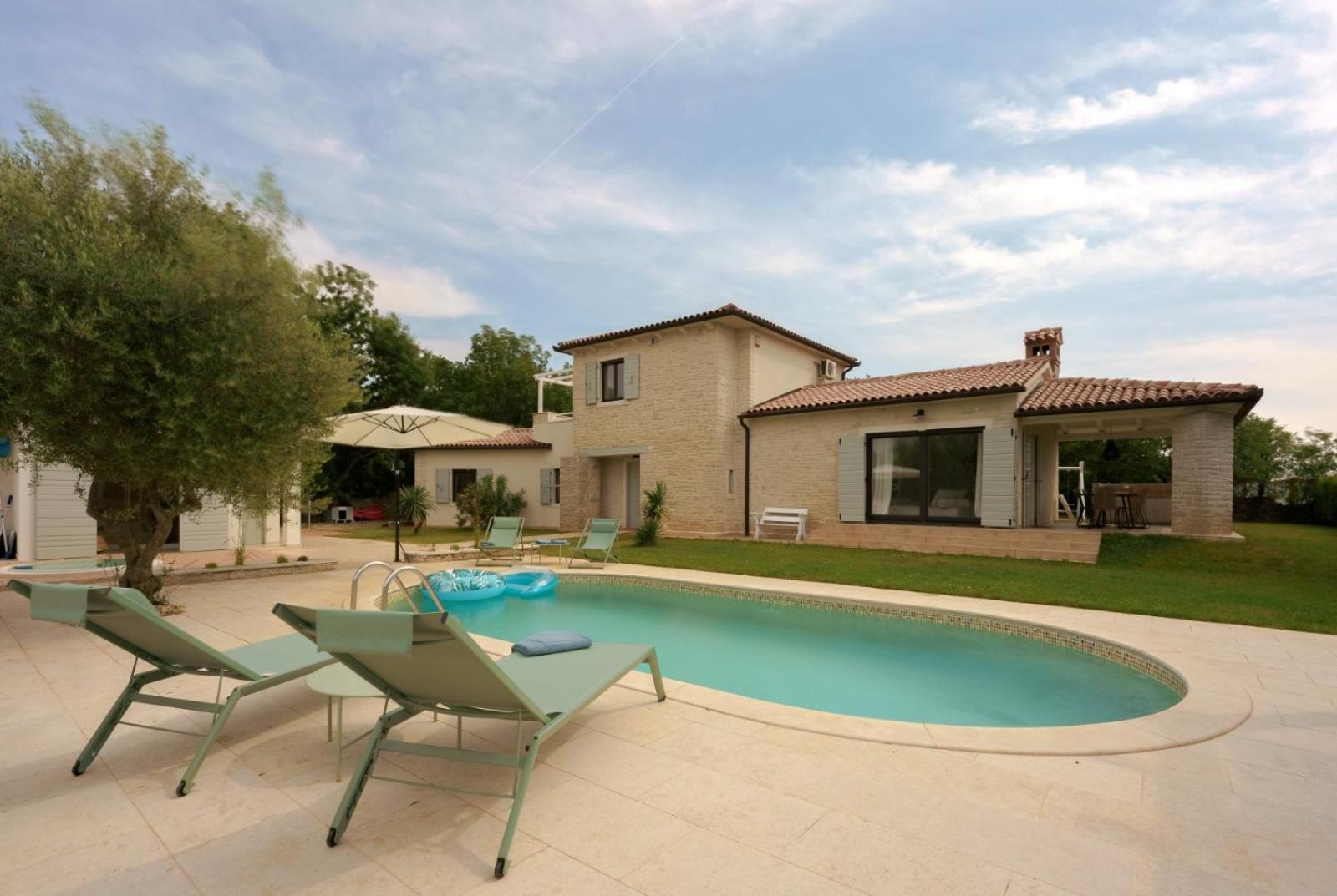Luxury Villa In Istria - 9,000 Sqm Private Estate With Pool & Sauna, 15 Min To Sea, Near Fazana, 3 Bedrooms Juršići エクステリア 写真