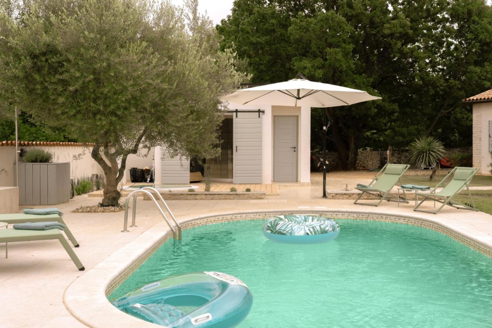 Luxury Villa In Istria - 9,000 Sqm Private Estate With Pool & Sauna, 15 Min To Sea, Near Fazana, 3 Bedrooms Juršići エクステリア 写真